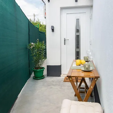 Bruna Apartman-with Private Parking アパート